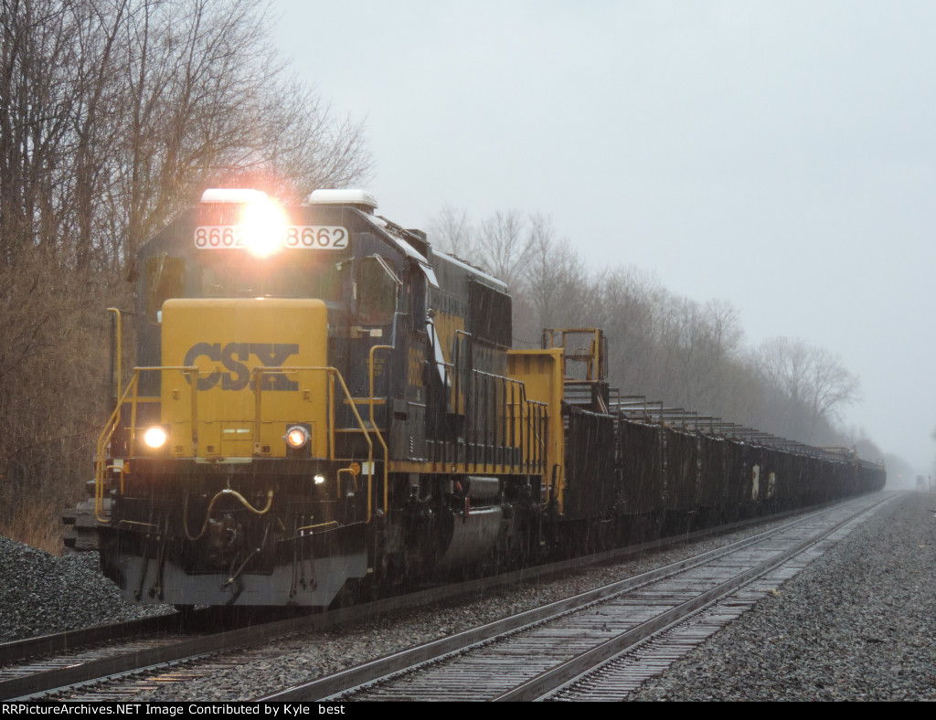 CSX 8662 on W332